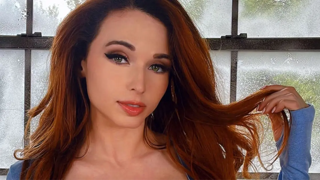 Amouranth streamer